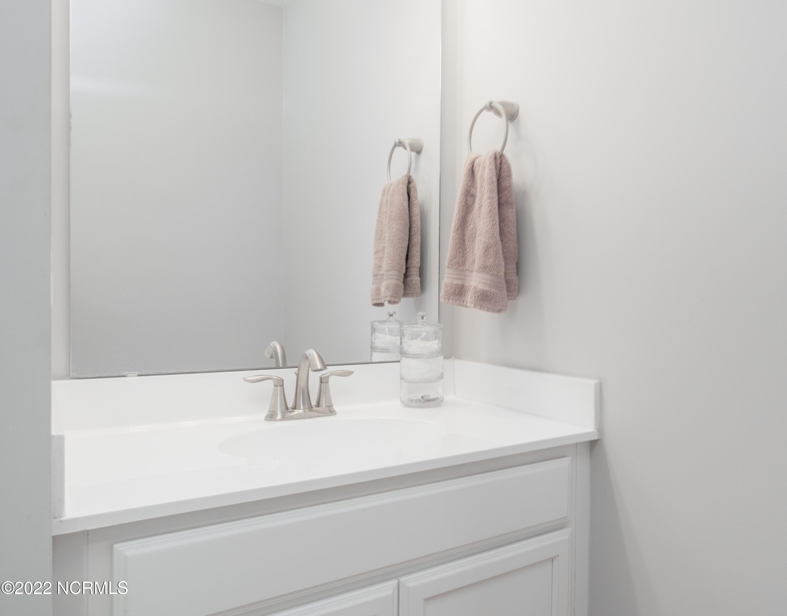 120 Colonial Post Road Jacksonville, NC 28546 - Photo 30 of 59 Hallway Bathroom 2