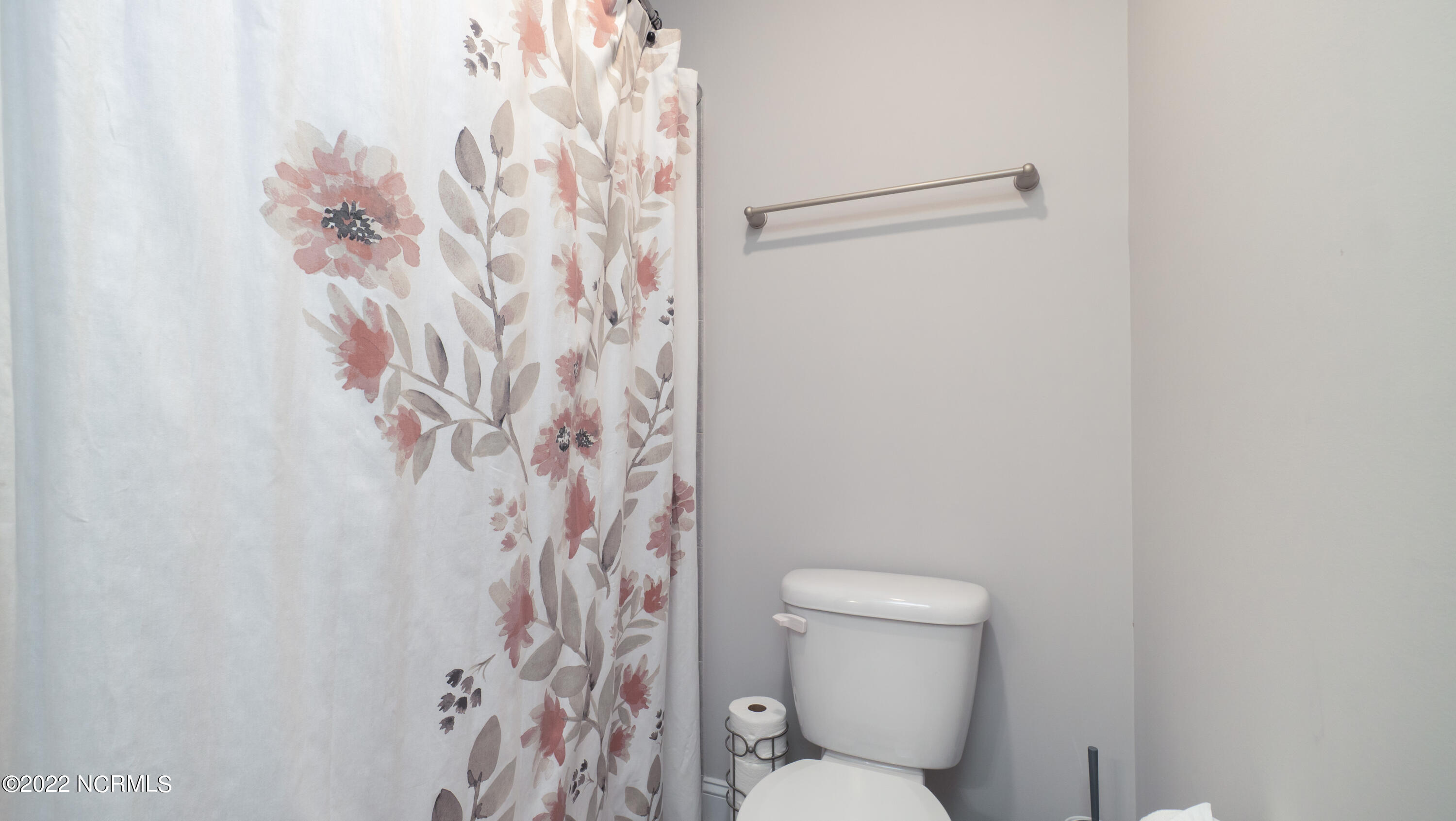 120 Colonial Post Road Jacksonville, NC 28546 - Photo 31 of 59 Hallway Bathroom 2