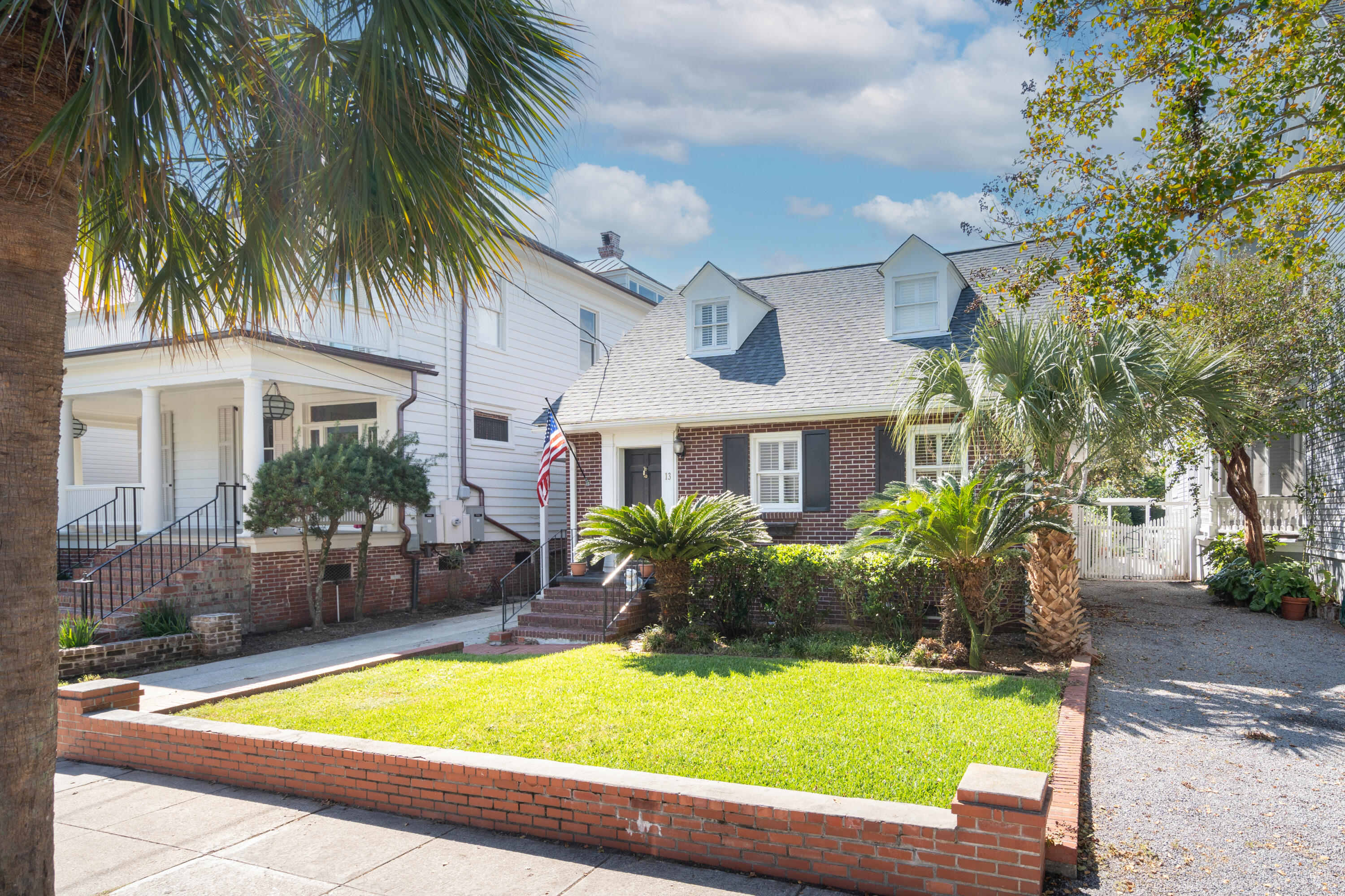 13 Rutledge Avenue Charleston, SC 29401 - Photo 3 of 48 13RutledgeAve-KeenEyeMarketing-003