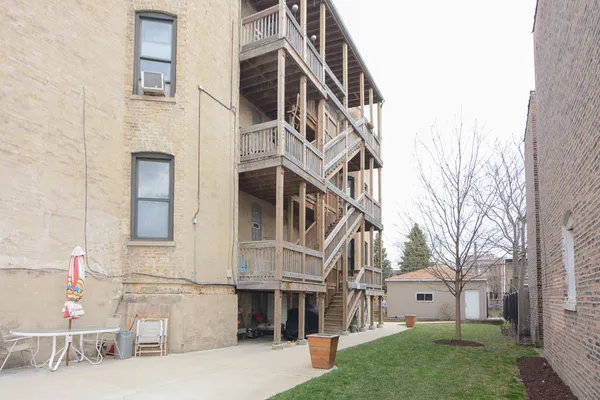 $1,700 | 1009 North Sacramento Avenue, Unit 3R, Chicago, IL 60622