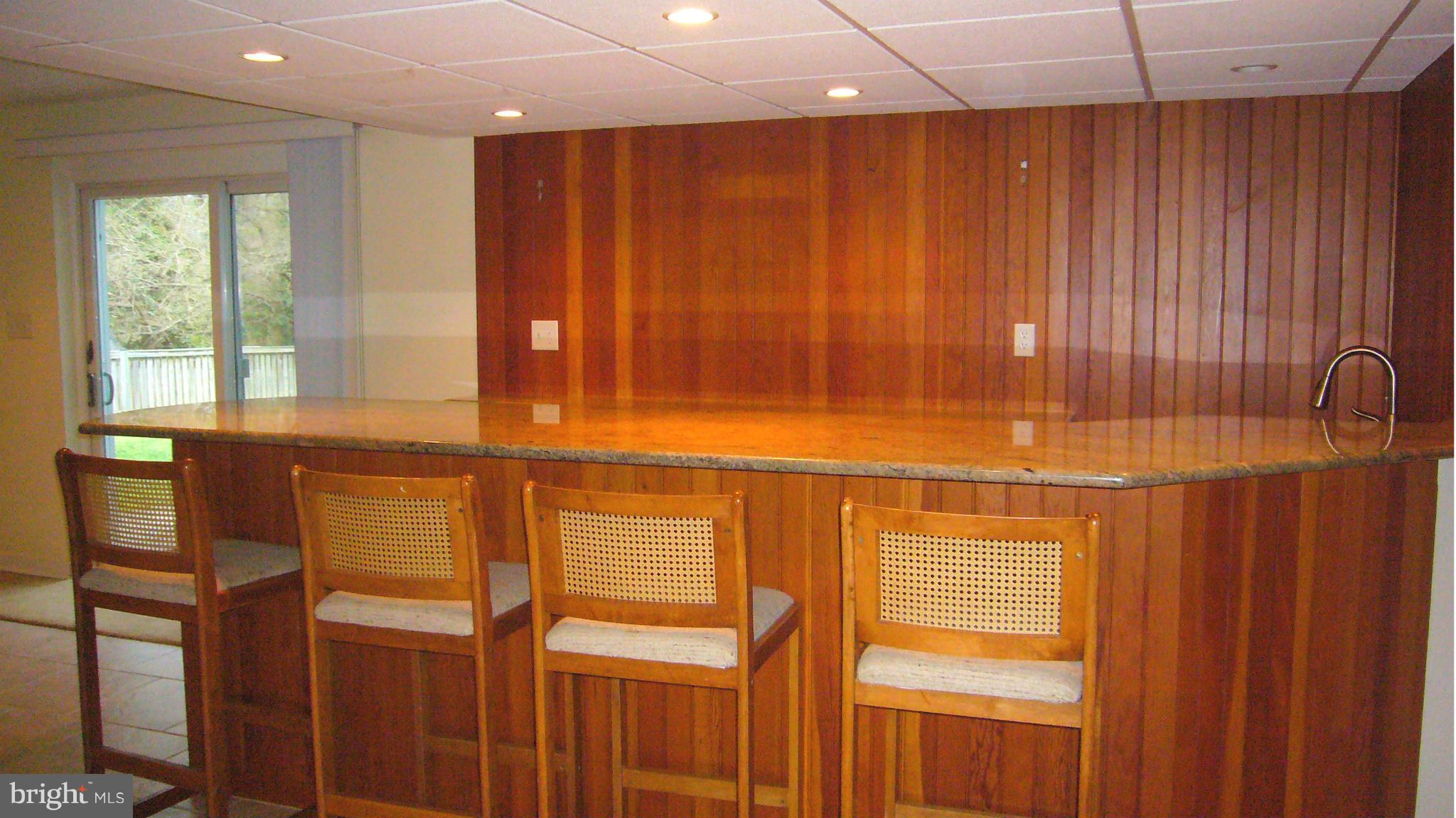 197 Circle Road Pasadena, MD 21122 - Photo 19 of 24 Bar