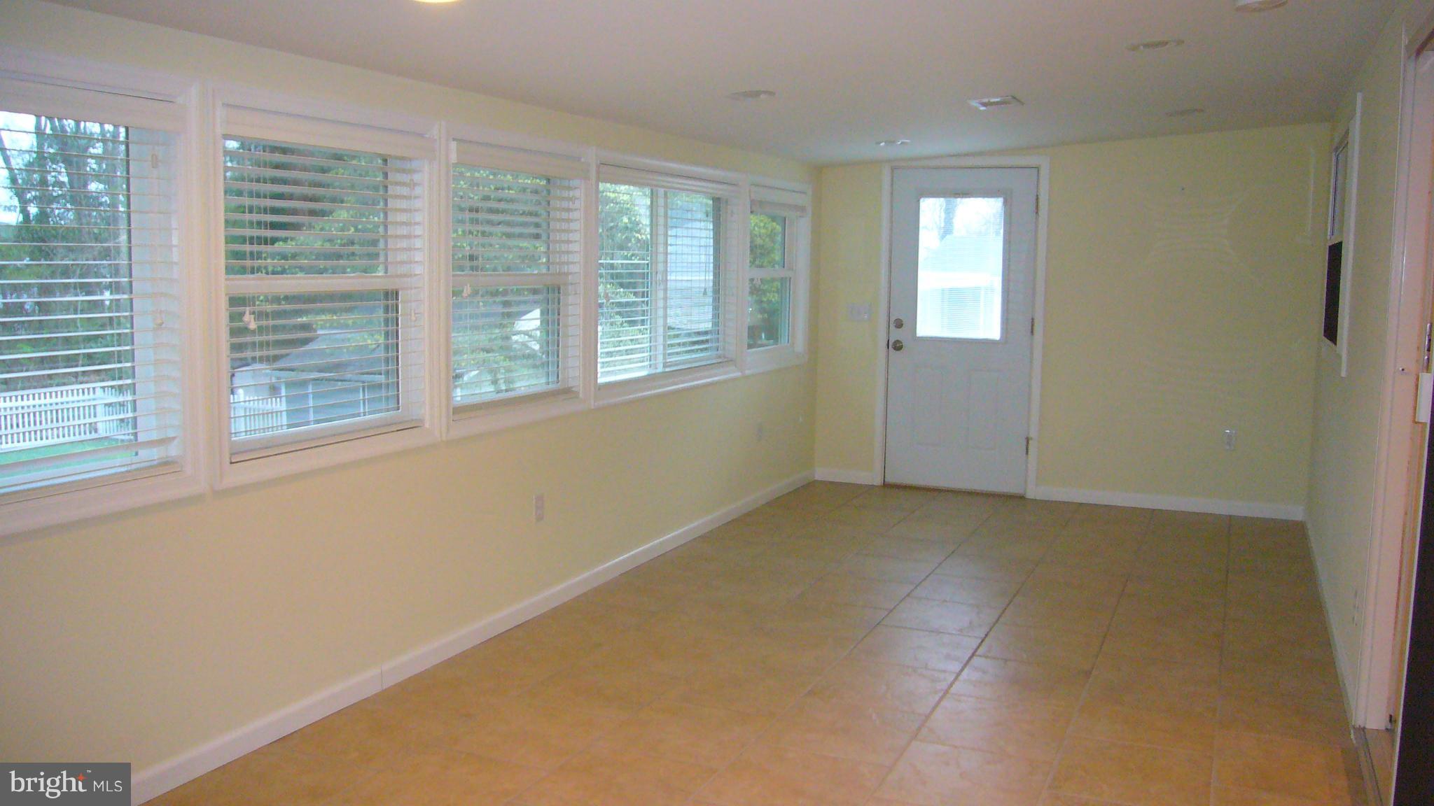 197 Circle Road Pasadena, MD 21122 - Photo 10 of 24 Four Season Room