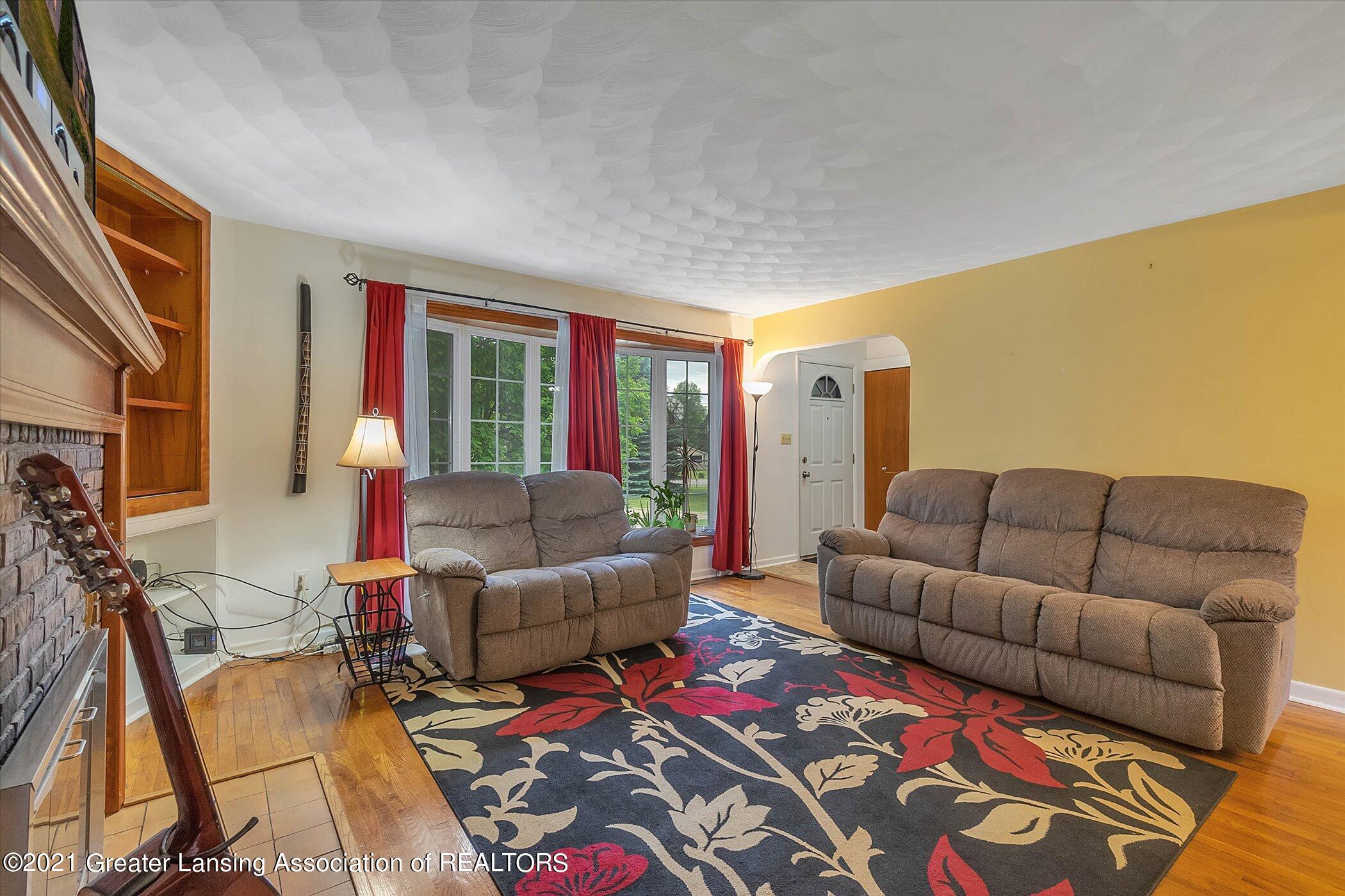 1354 West Webb Road Dewitt, MI 48820 - Photo 6 of 30 Living Room.