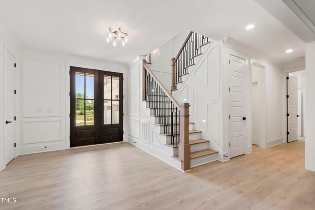 a picture of a bench in front of a mirror