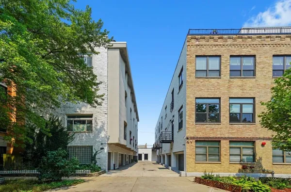$515,000 | 2231 North Lister Avenue, Unit D, Chicago, IL 60614