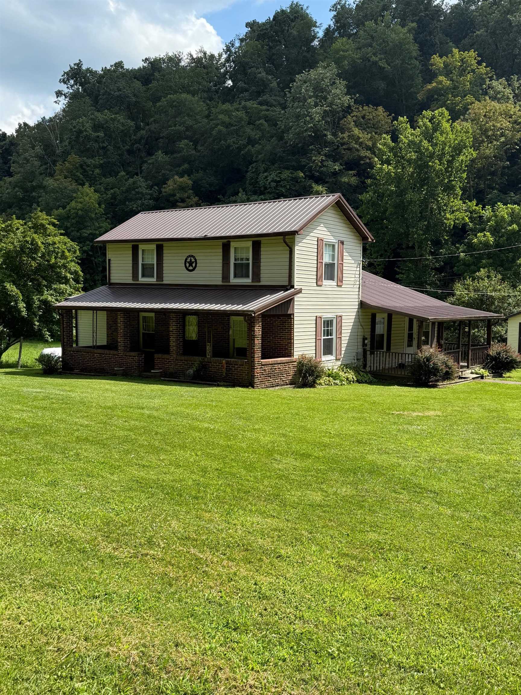 731 McComas Branch Road Milton, WV 25541 - Photo 1 of 31 Gallery Image 1