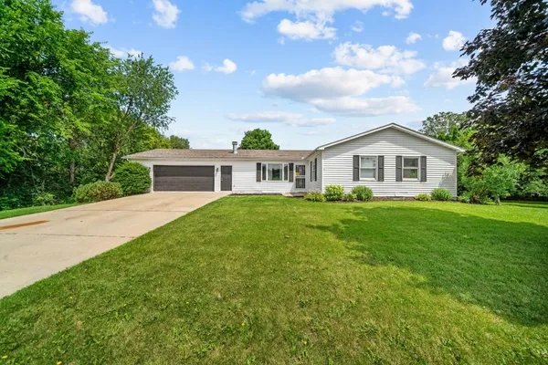 $299,000 | 649 Sioux Drive, Freeport, IL 61032