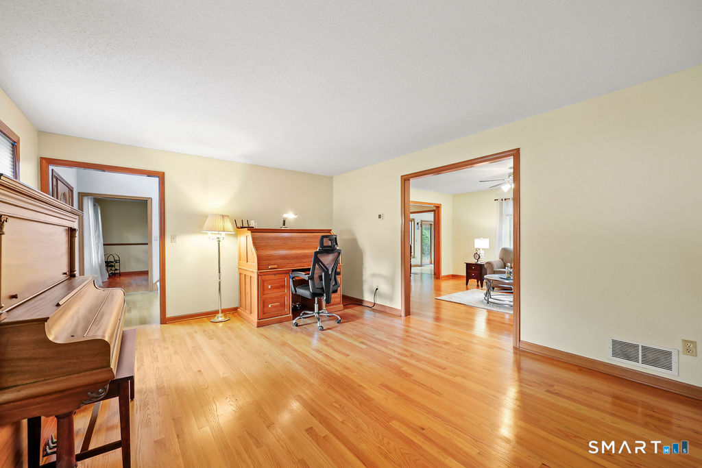 209 Lancaster Way Cheshire, CT 06410 - Photo 18 of 40