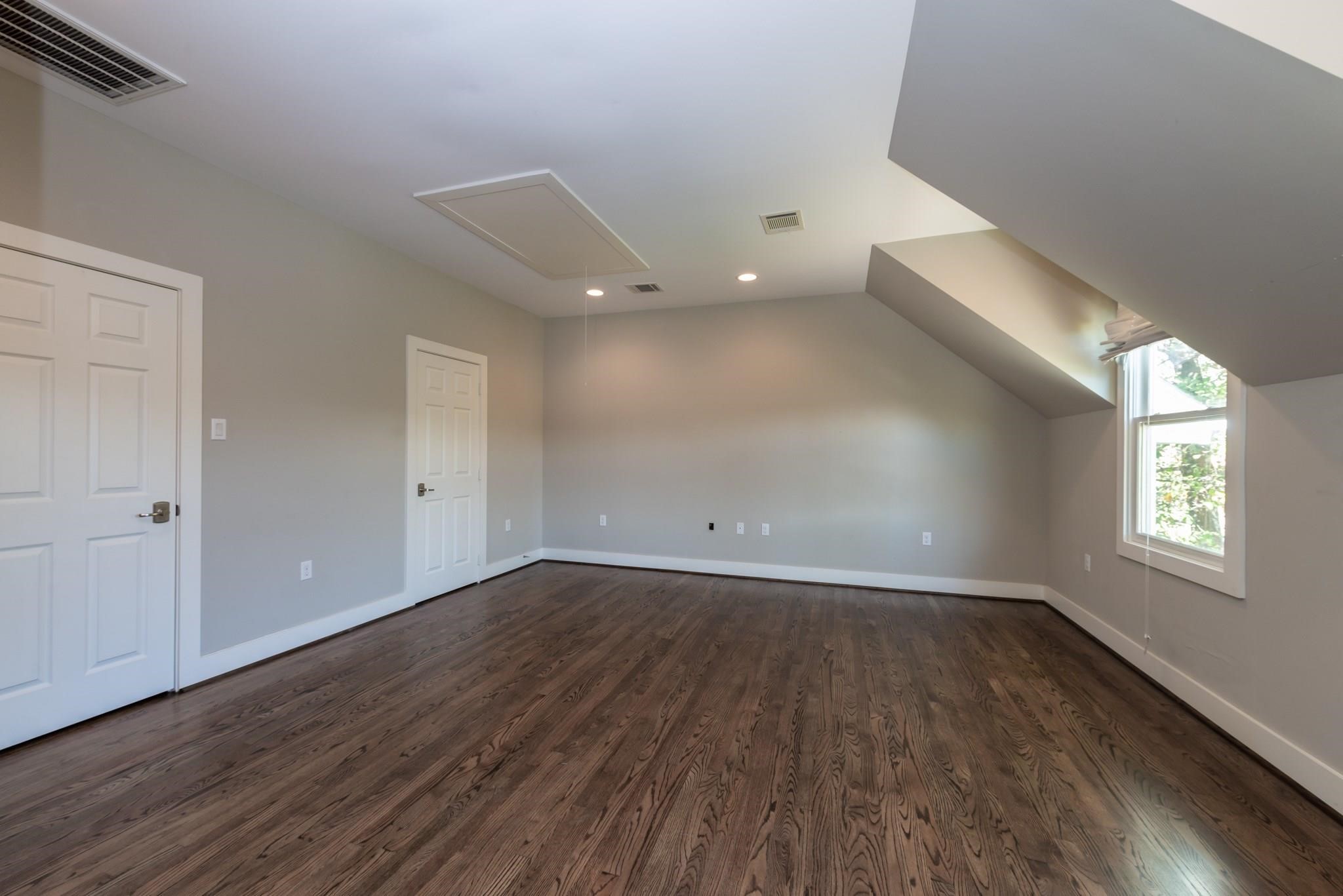 734 Allston Street, Unit B Houston, TX 77007 - Photo 21 of 28 This is the open concept living space above the garage.