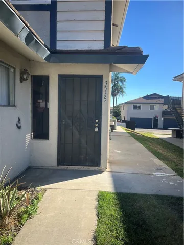a view of a house with a backyard