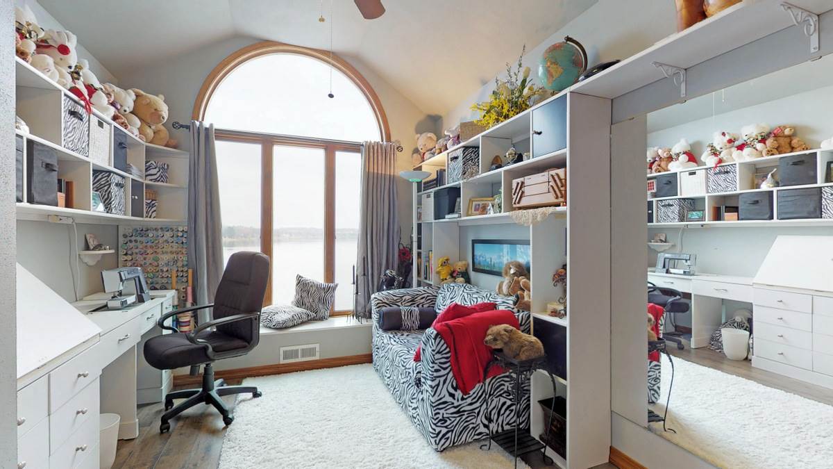 532 Baintree Road Lake Summerset, IL 61019 - Photo 19 of 25 a view of a livingroom with workspace and a window