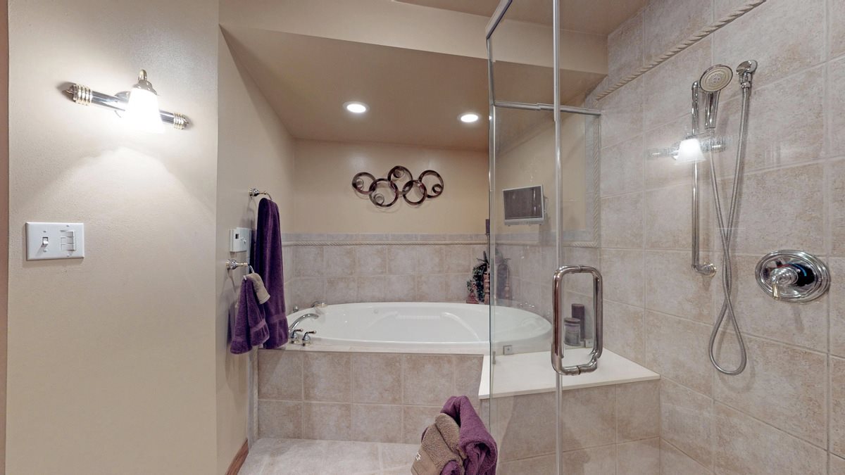 532 Baintree Road Lake Summerset, IL 61019 - Photo 20 of 25 a bathroom with a tub and a shower