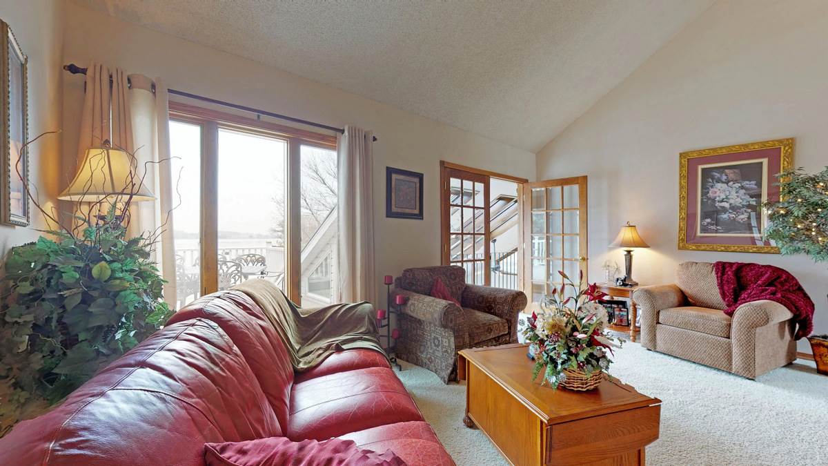 532 Baintree Road Lake Summerset, IL 61019 - Photo 5 of 25 a living room with furniture and a large window
