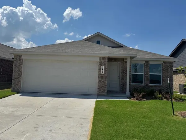 $2,400 | 1271 Falcon Hts Drive, Forney, TX 75126