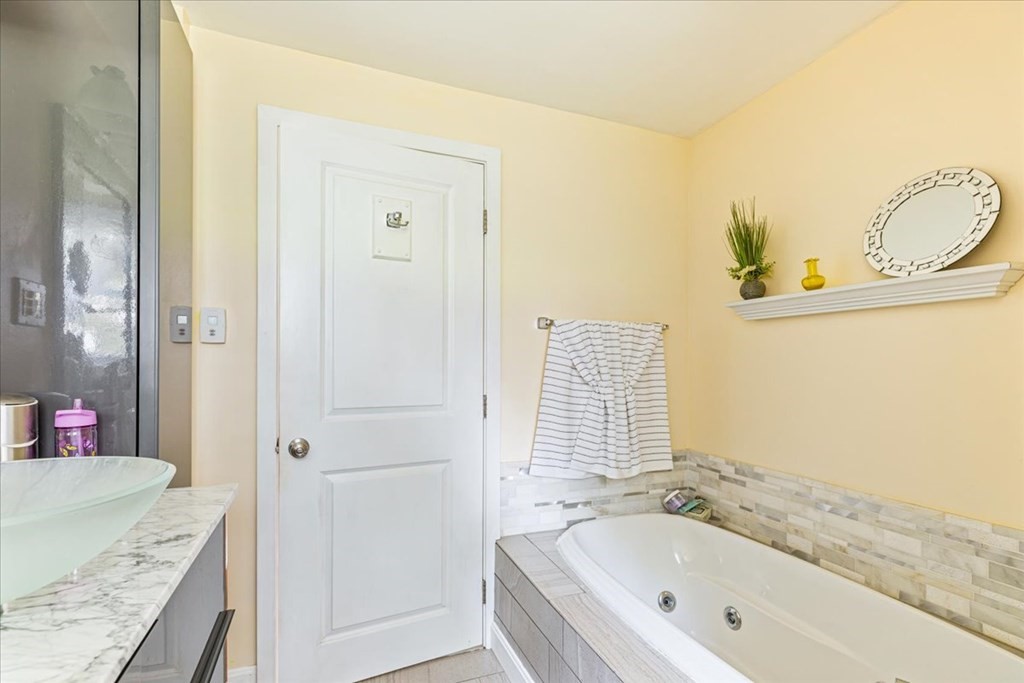 163 Pearse Road Swansea, MA 02777 - Photo 17 of 36 Gallery Image 17