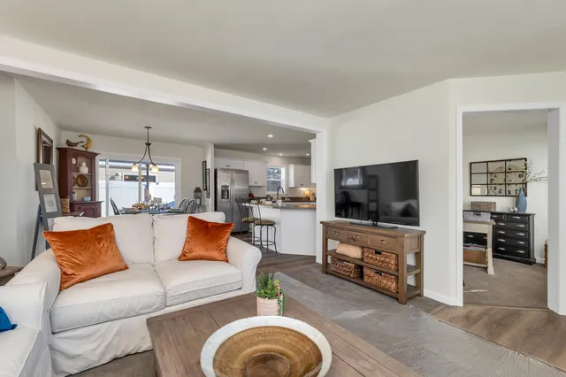 $323,900 | 20 B Wildflower Lane, Unit 2089792, Plymouth, NH 03264