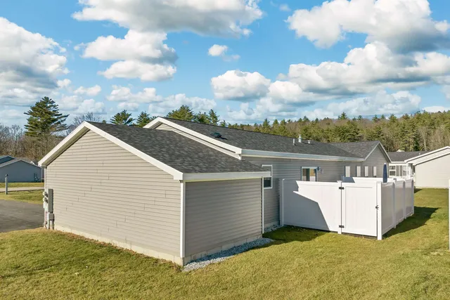$323,900 | 20 B Wildflower Lane, Unit 2089792, Plymouth, NH 03264