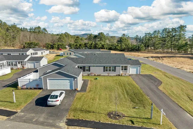 $323,900 | 20 B Wildflower Lane, Unit 2089792, Plymouth, NH 03264