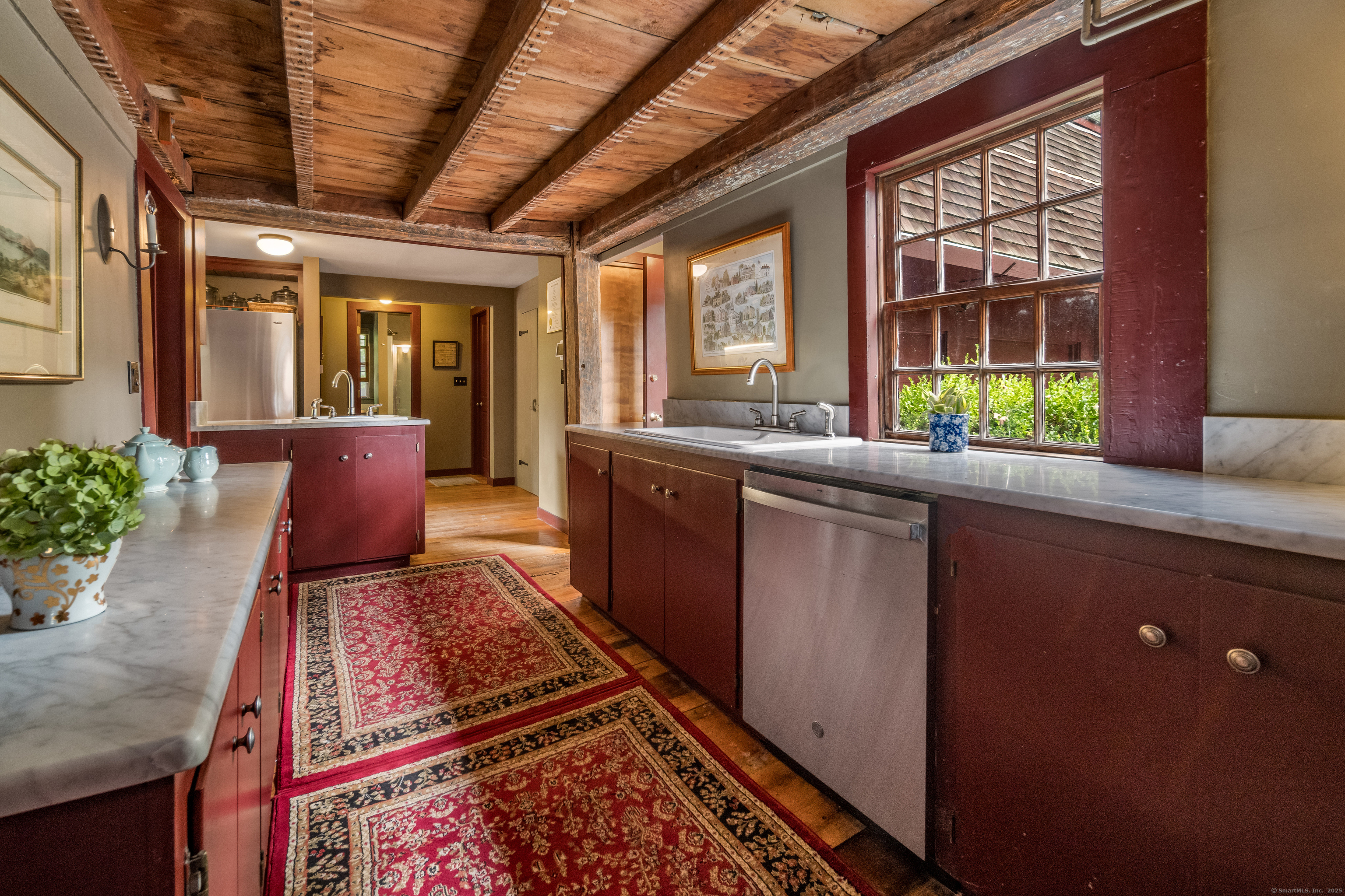 575 Leetes Island Road Guilford, CT 06437 - Photo 19 of 39 a lobby with furniture and window