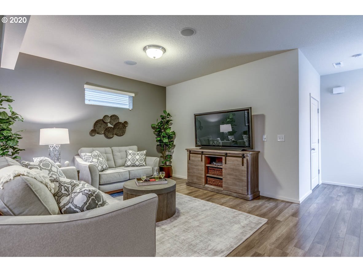9417 North Chestnut Street Camas, WA 98607 - Photo 2 of 12 Gallery Image 2