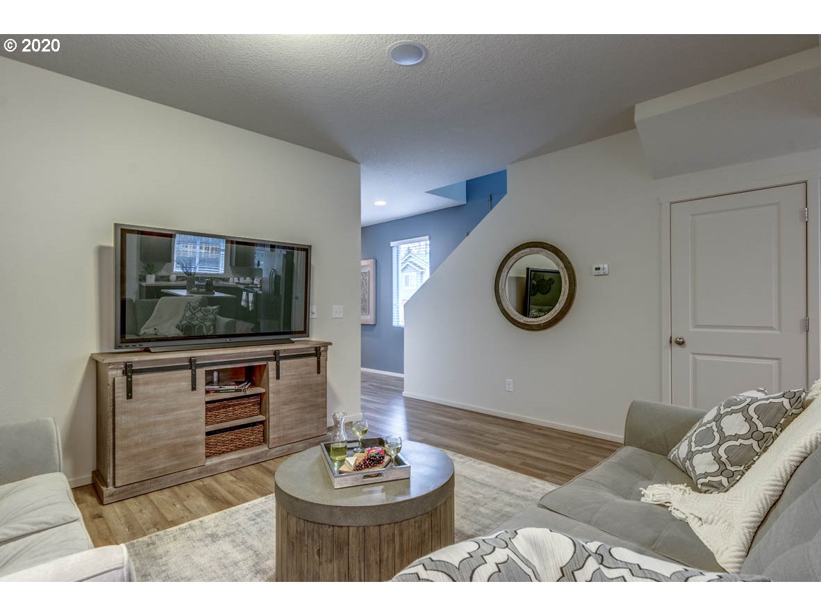 9417 North Chestnut Street Camas, WA 98607 - Photo 3 of 12 Gallery Image 3