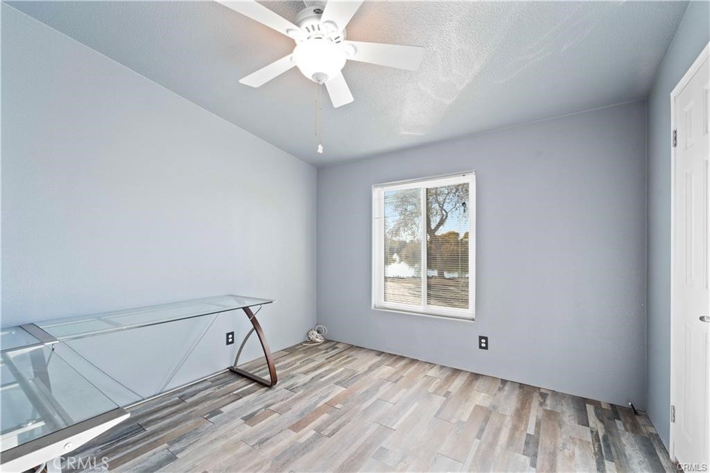 34232 Maui Road Newberry Springs, CA 92365 - Photo 18 of 35 a view of an empty room with a window
