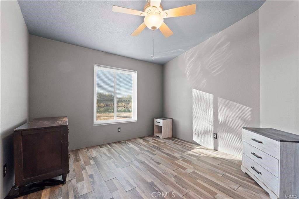 34232 Maui Road Newberry Springs, CA 92365 - Photo 19 of 35 a bedroom with a bed and a window