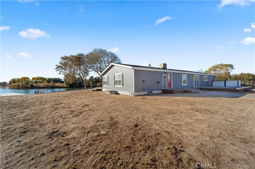 34232 Maui Road Newberry Springs, CA 92365 - Photo 25 of 35 a view of a house with a yard