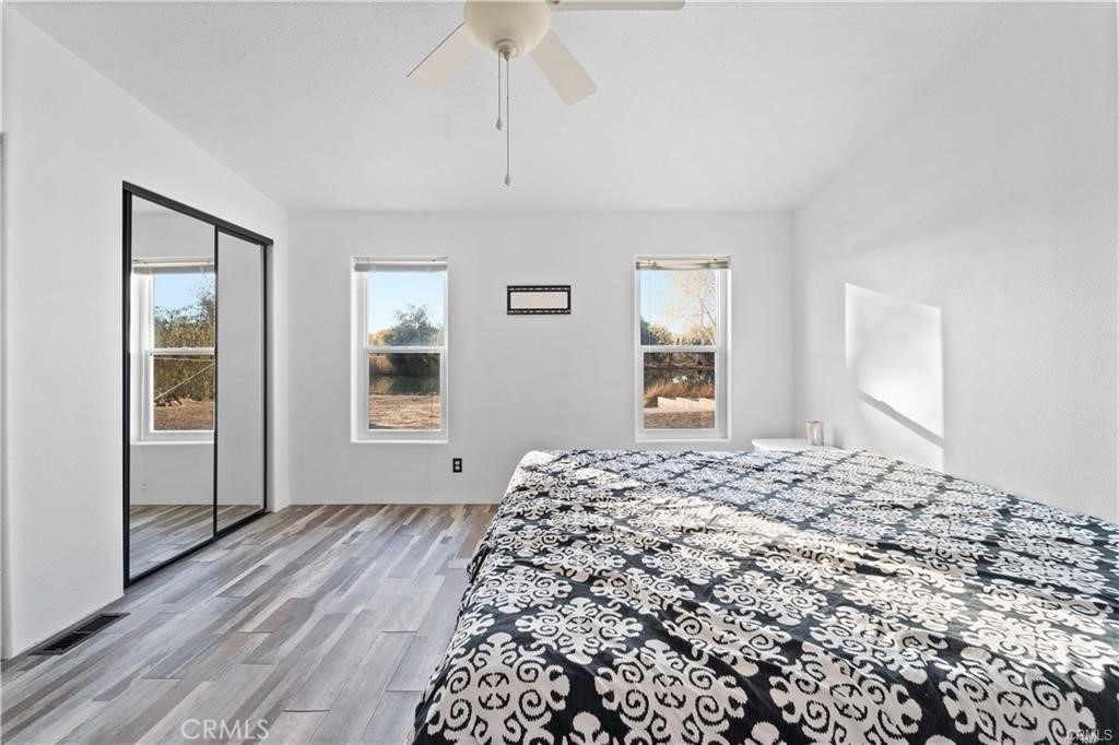 34232 Maui Road Newberry Springs, CA 92365 - Photo 29 of 35 a bedroom with a bed and a window