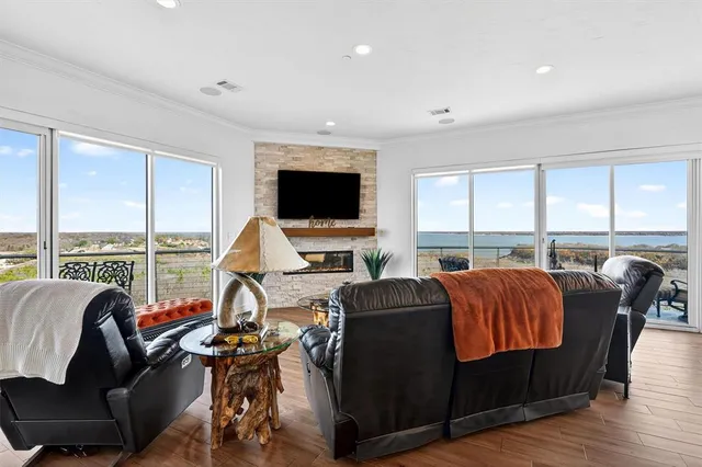 $850,000 | 101 Diamond Pointe Loop, Unit 5N, Denison, TX 75020
