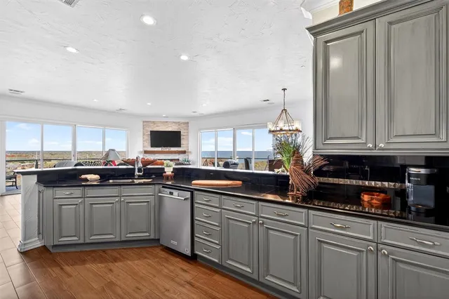 $850,000 | 101 Diamond Pointe Loop, Unit 5N, Denison, TX 75020