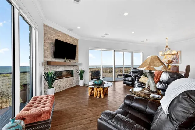 $850,000 | 101 Diamond Pointe Loop, Unit 5N, Denison, TX 75020