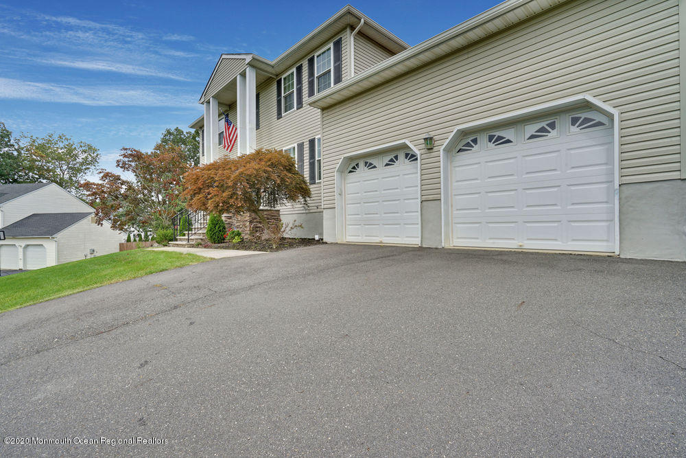 18 Rizzo Court Howell, NJ 07731 - Photo 5 of 55 007_dsc05520-dsc05524