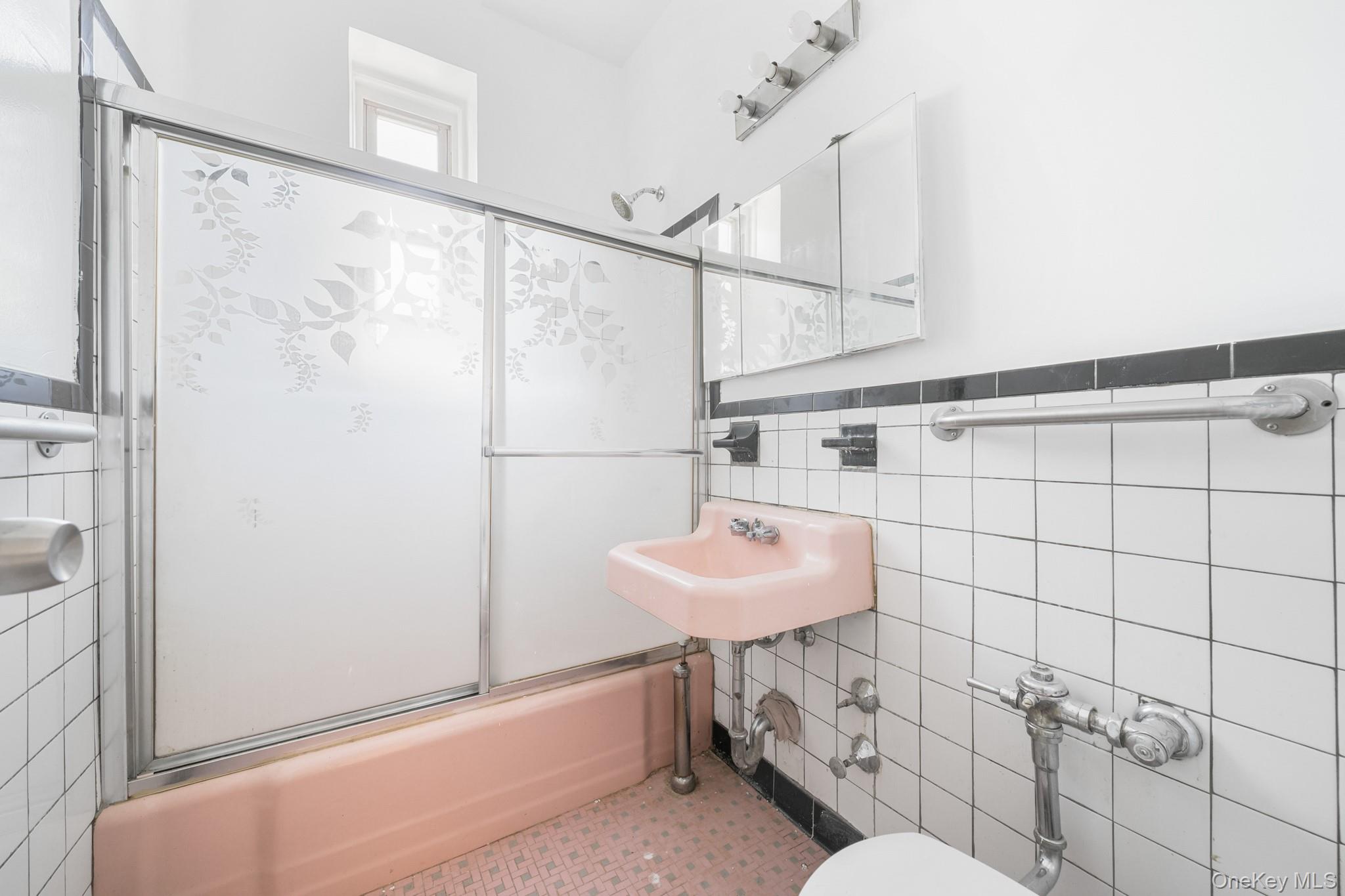 245 Rumsey Road, Unit 2X Yonkers, NY 10701 - Photo 7 of 17 in Need of Complete Renovation