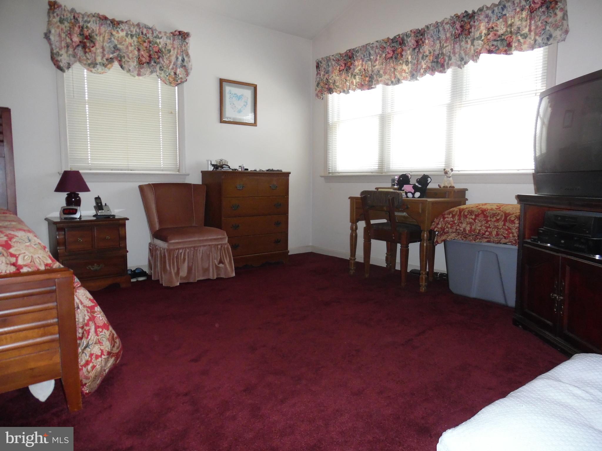 9 Roberts Road Malvern, PA 19355 - Photo 10 of 20 Master Bedroom - Sitting Area