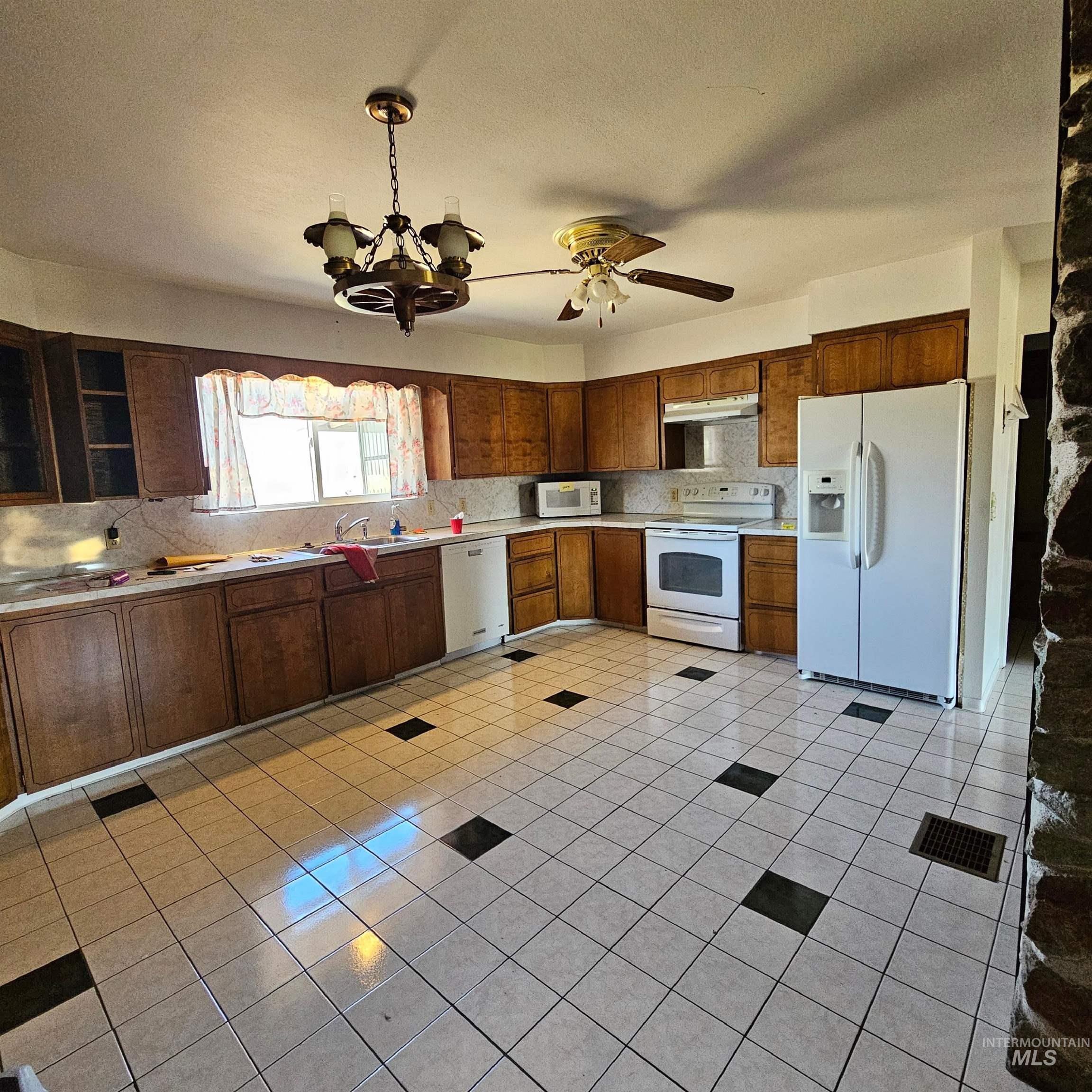 1034 Greencreek Road Greencreek, ID 83533 - Photo 3 of 42