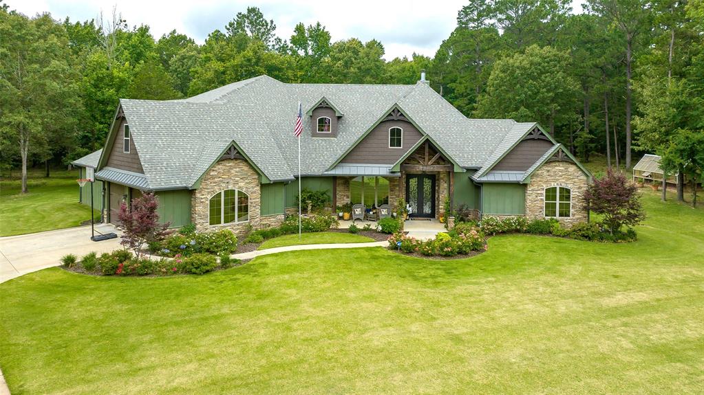 a view of house with garden and trees