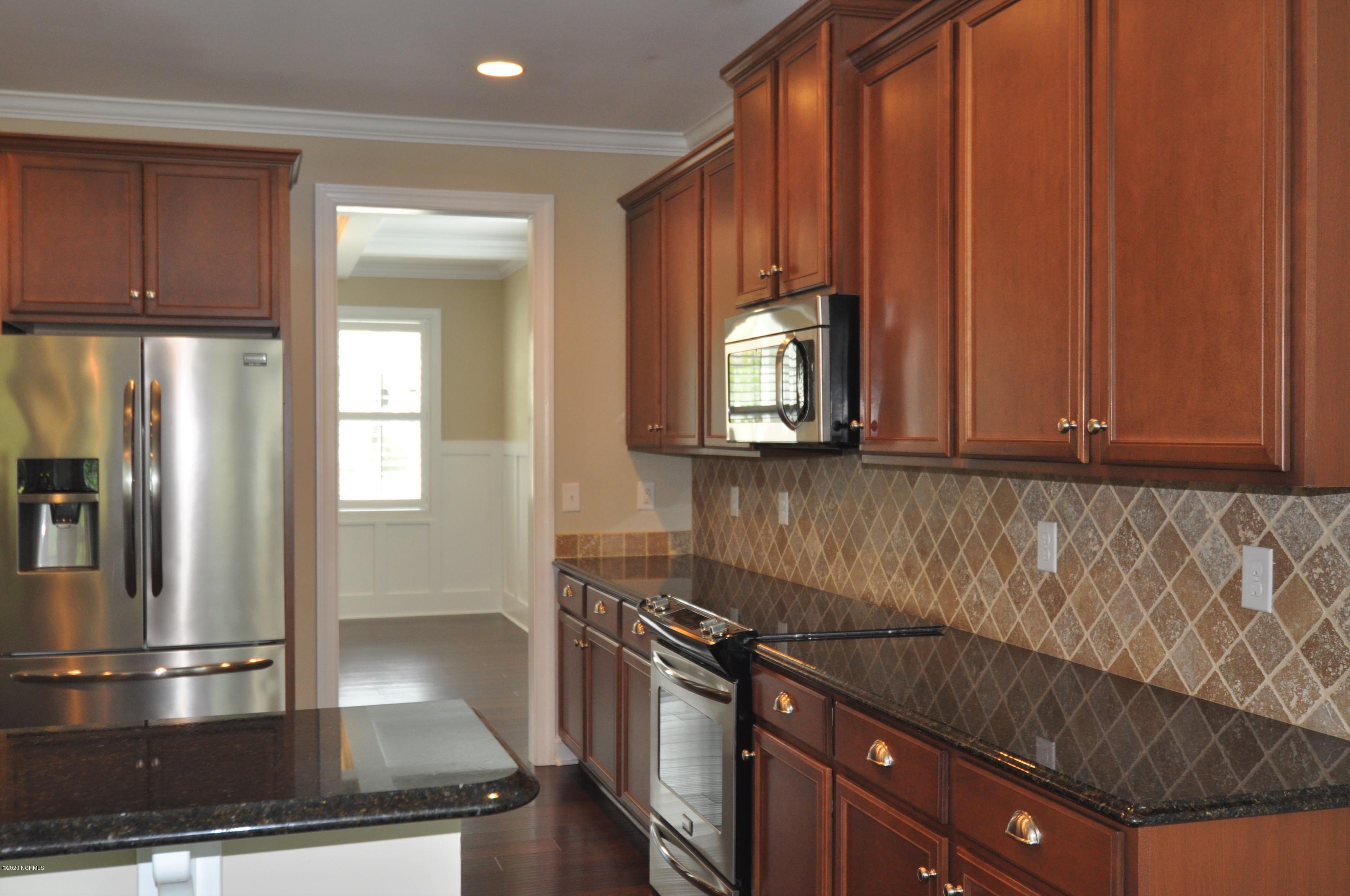 6025 Tarin Road Wilmington, NC 28409 - Photo 10 of 32 Kitchen
