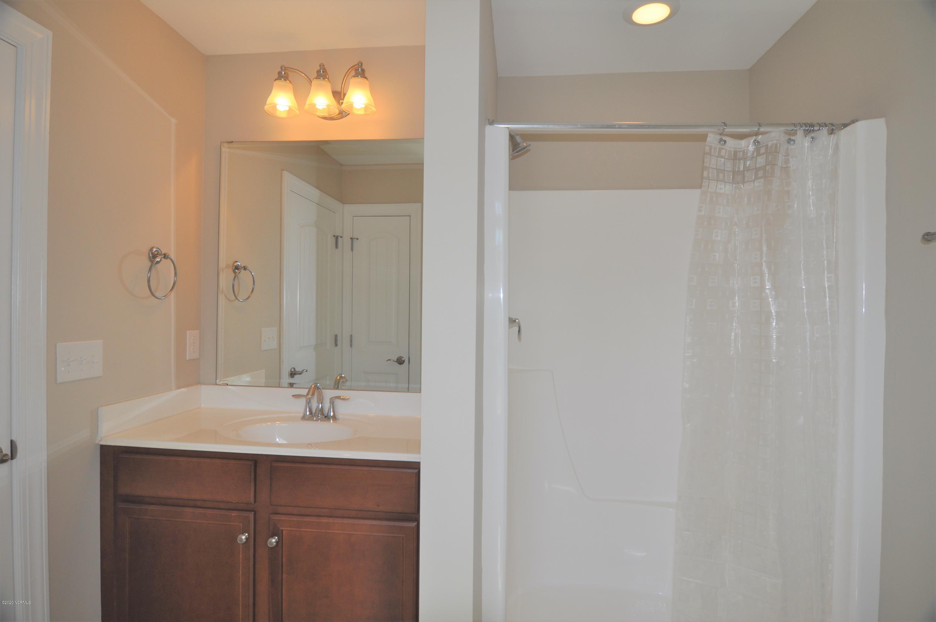 6025 Tarin Road Wilmington, NC 28409 - Photo 24 of 32 On Suite/Full Bath