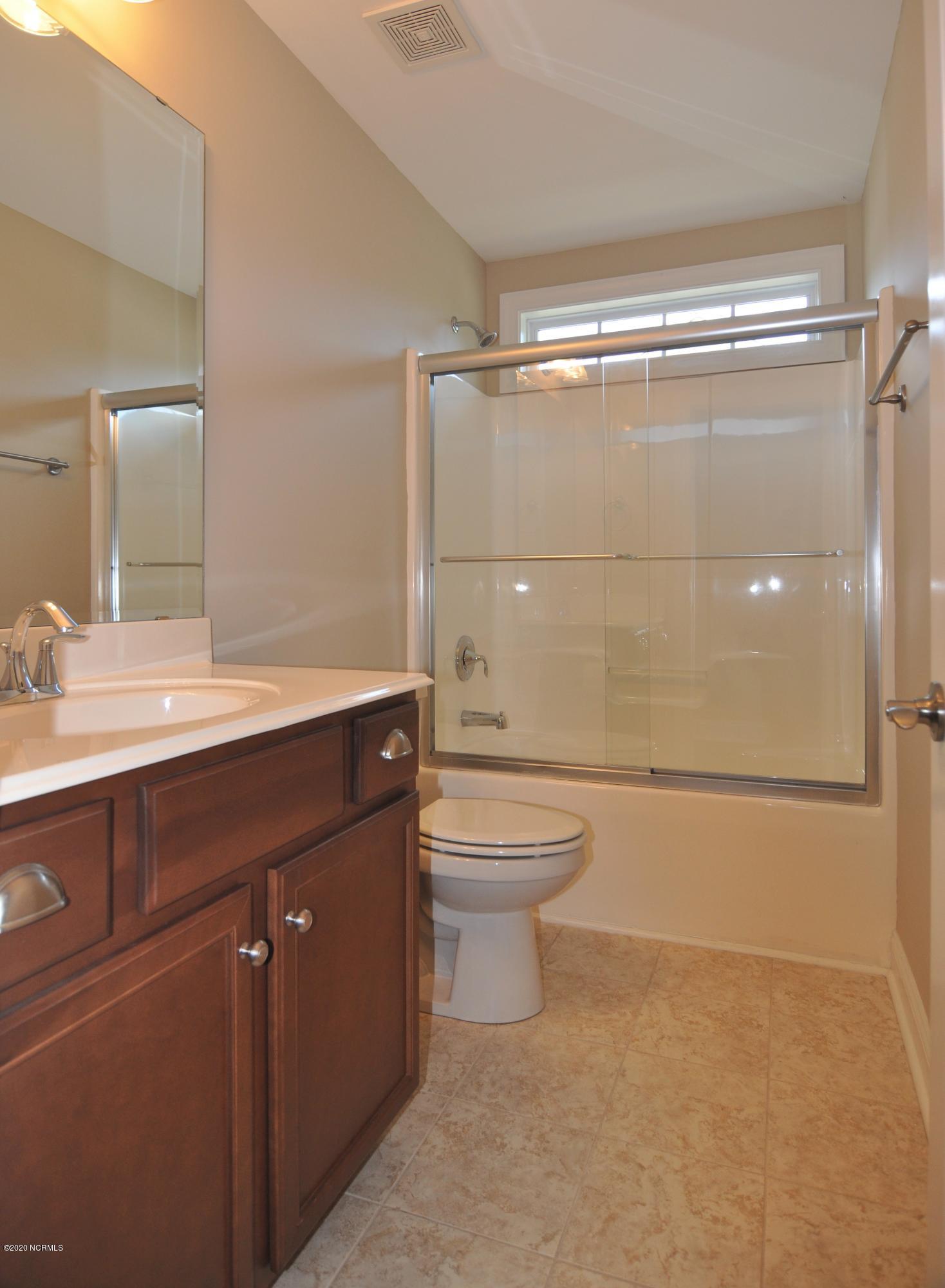 6025 Tarin Road Wilmington, NC 28409 - Photo 26 of 32 Hall Full Bath