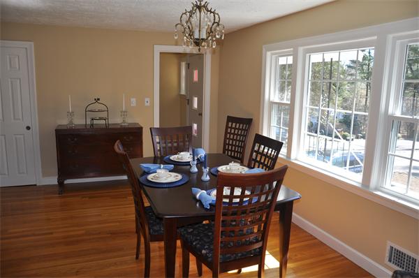 11 Holbrook Road Wayland, MA 01778 - Photo 3 of 23