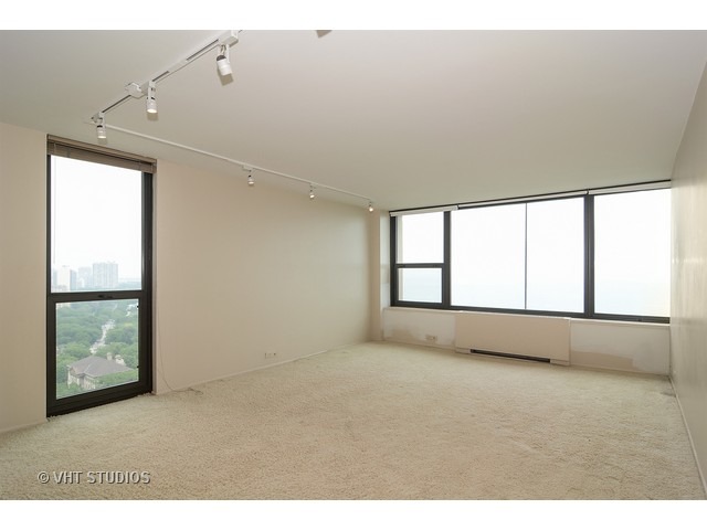 1850 North Clark Street, Unit 2801 Chicago, IL 60614 - Photo 2 of 10 a view of an empty room with a window