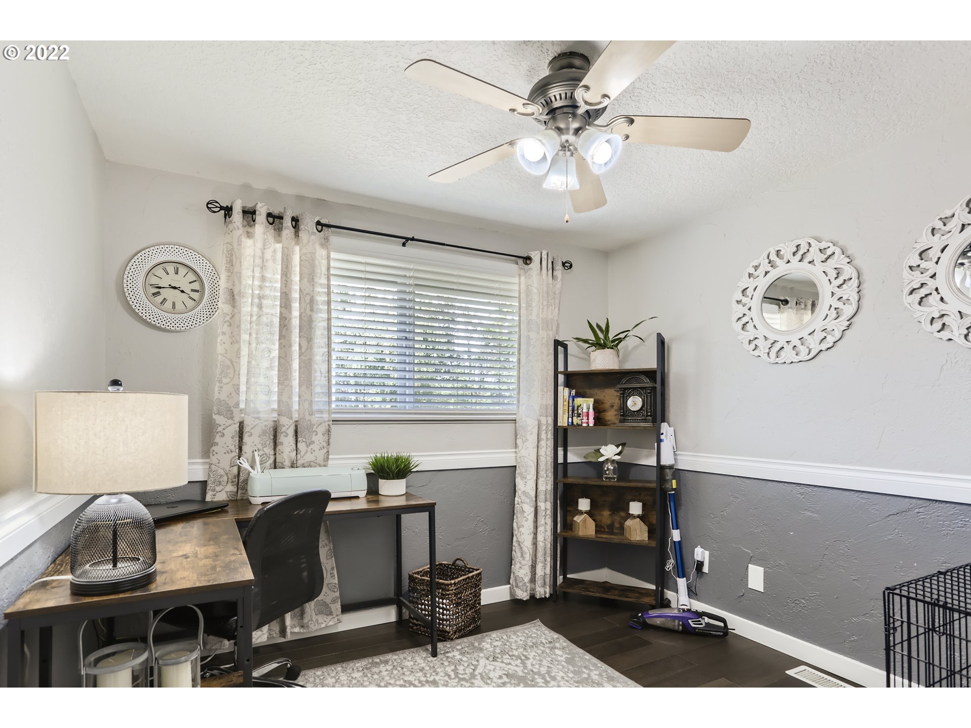 490 Southwest 4th Street Gresham, OR 97080 - Photo 23 of 30 a workspace with furniture and window