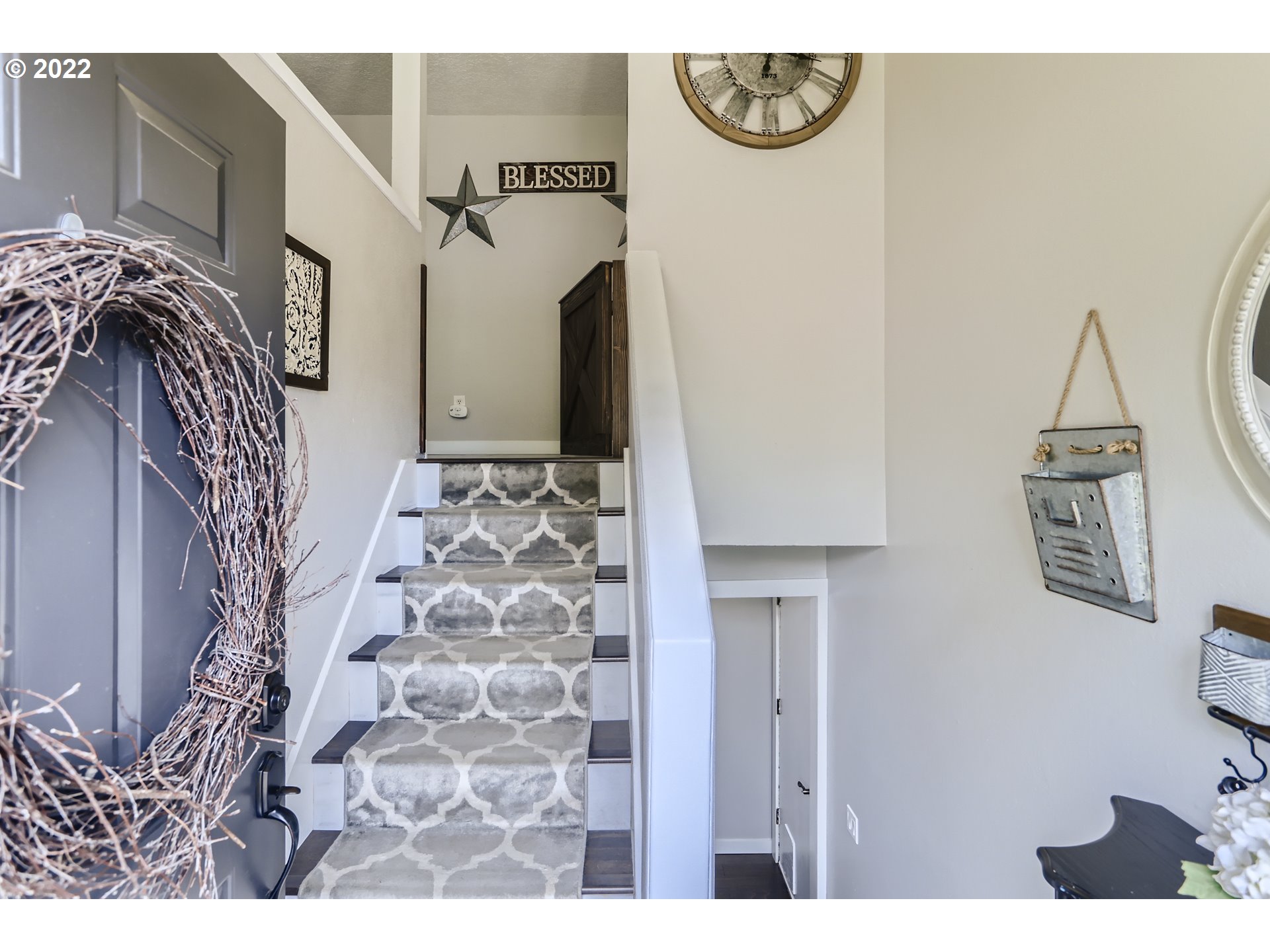 490 Southwest 4th Street Gresham, OR 97080 - Photo 5 of 30 a view of small space with wooden floor