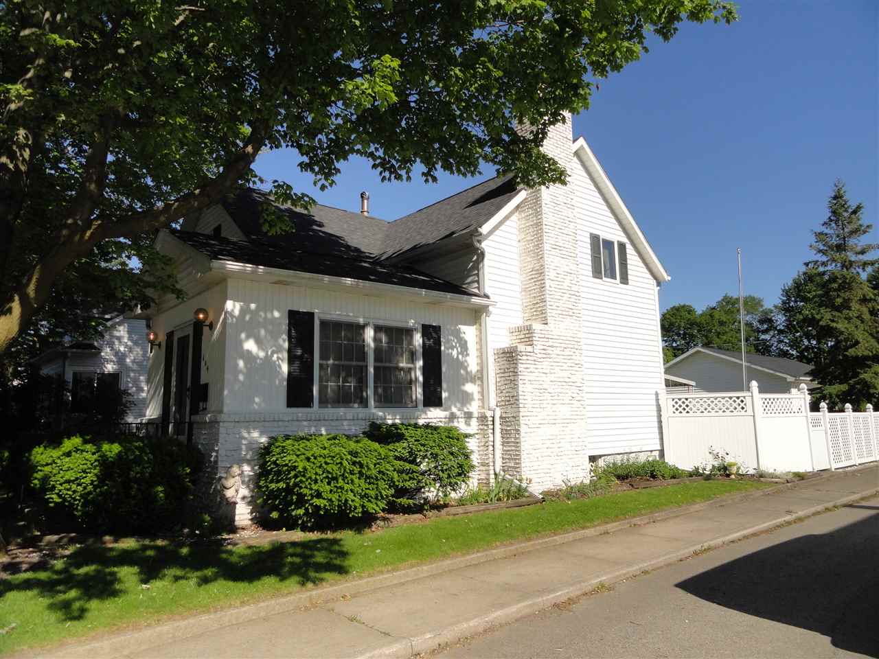 604 Madison Street Decatur, IN 46733 - Photo 2 of 20