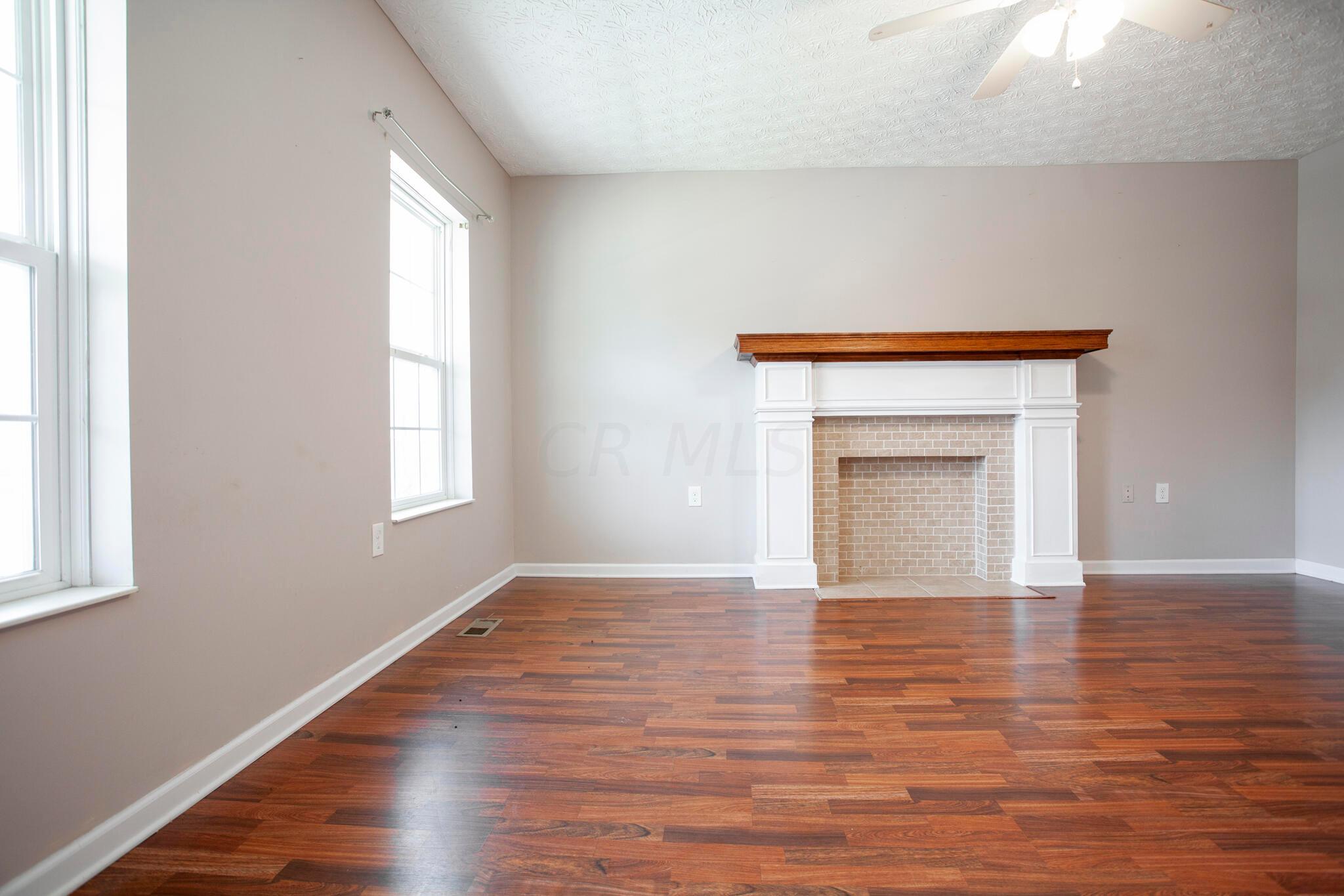 929 Lockbourne Road Columbus, OH 43206 - Photo 7 of 20 living room is filled with light