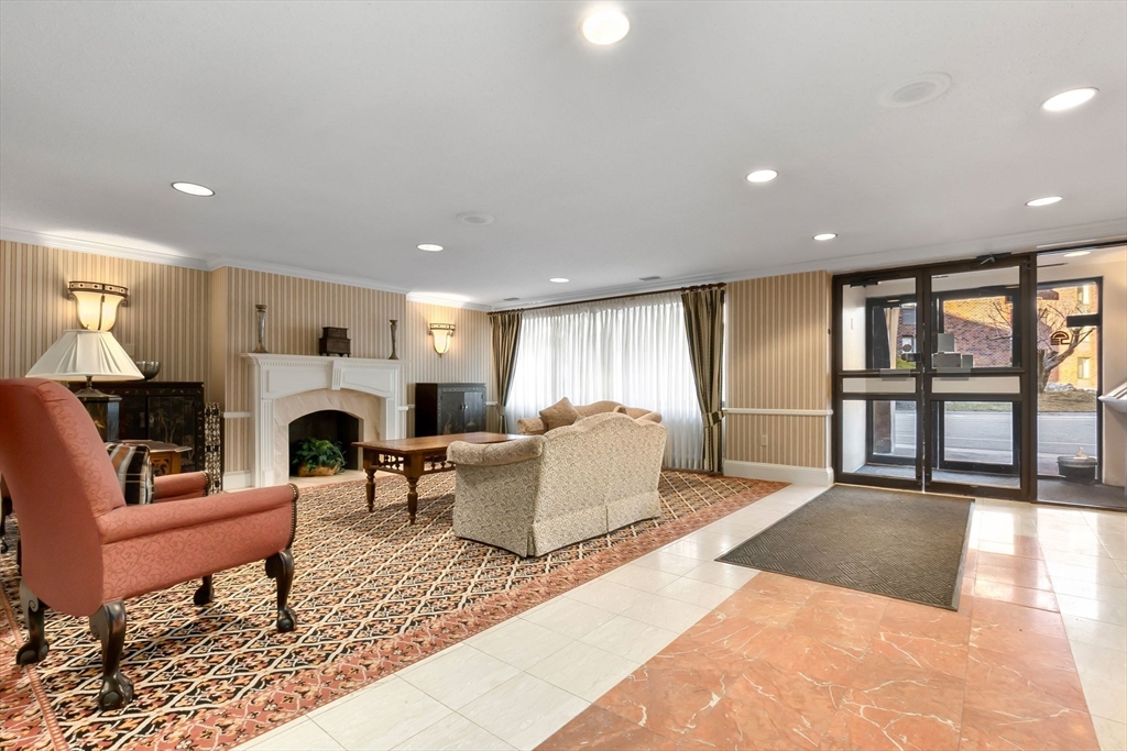 1008 Paradise Road, Unit 1M Swampscott, MA 01907 - Photo 4 of 38 Gallery Image 4