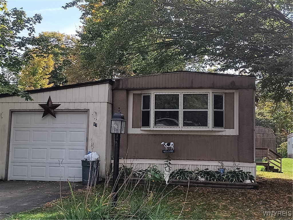 97 Bush Garden Street Alden, NY 14004 - Photo 11 of 29