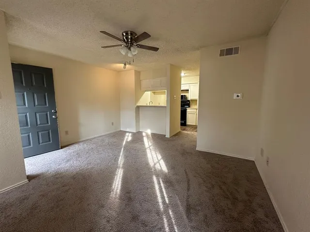 $1,150 | 3210 South Fielder Road, Arlington, TX 76015