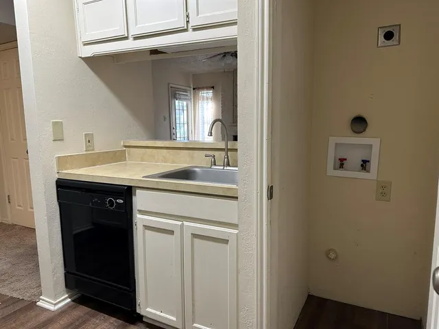 $1,150 | 3210 South Fielder Road, Arlington, TX 76015